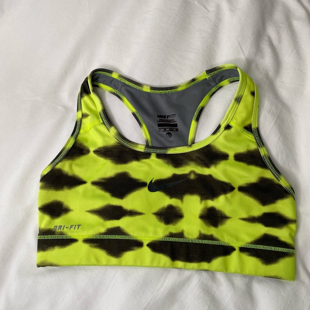 Nike pro sports bra CLOSET CLEAR OUT